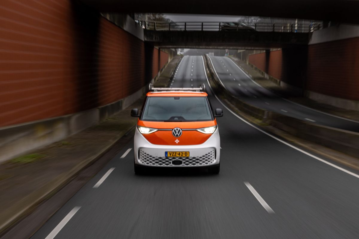 ID Buzz van KSN in tunnel