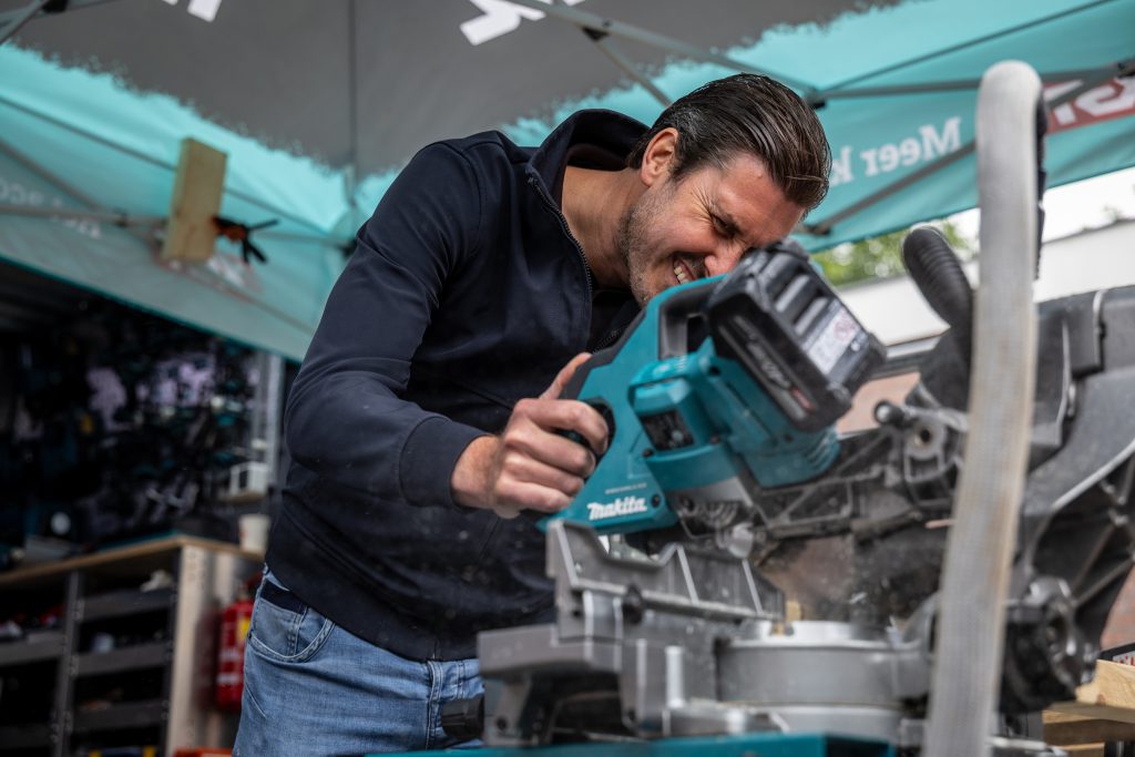 Uitproberen bij de makita boormachine 