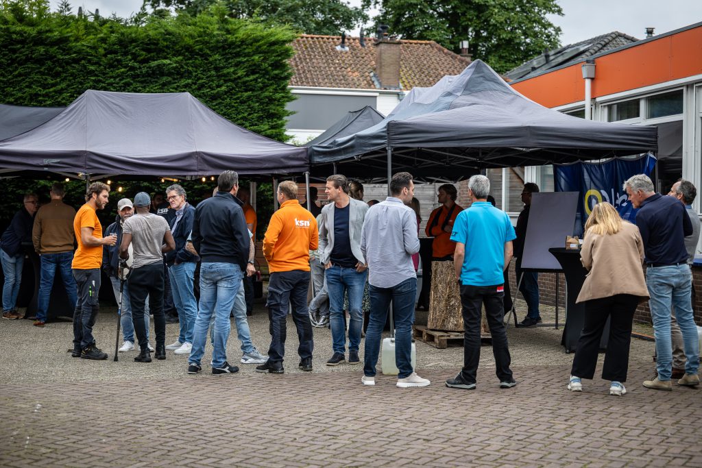 meerdere collega's van de groep bij de zomer bbq van ksn